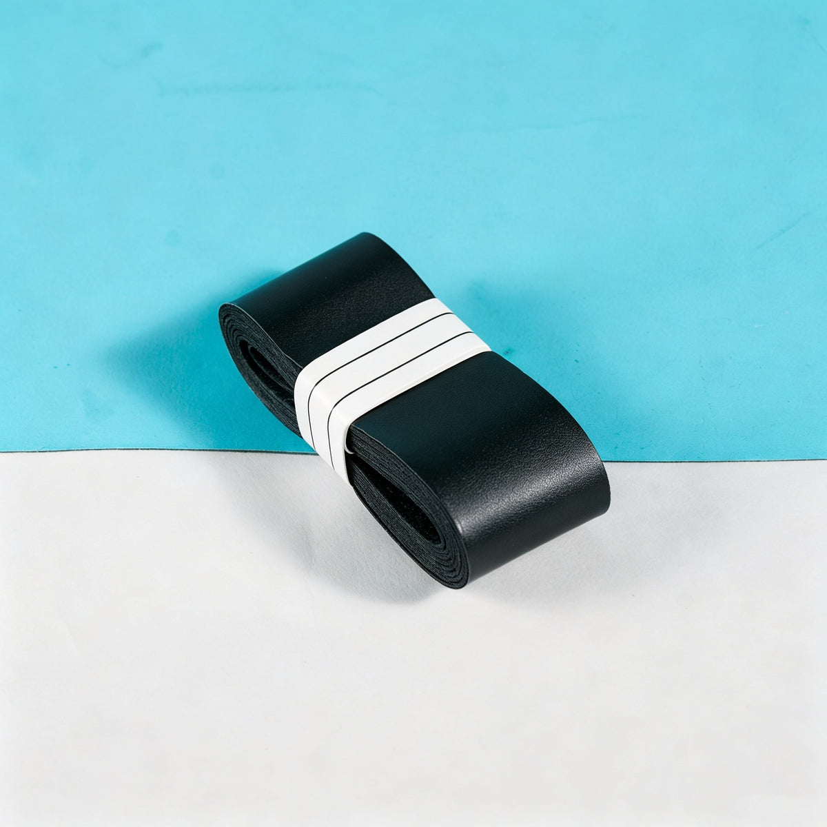 Black S1 smooth overgrip roll.