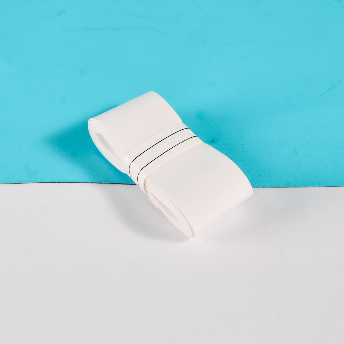 White S1 smooth overgrip roll.